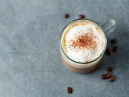 En härlig kopp kaffe med kakao